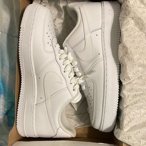 White Nike Air Force 1 ‘07